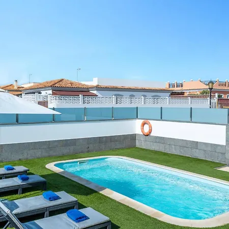 Lola By * קורלחו